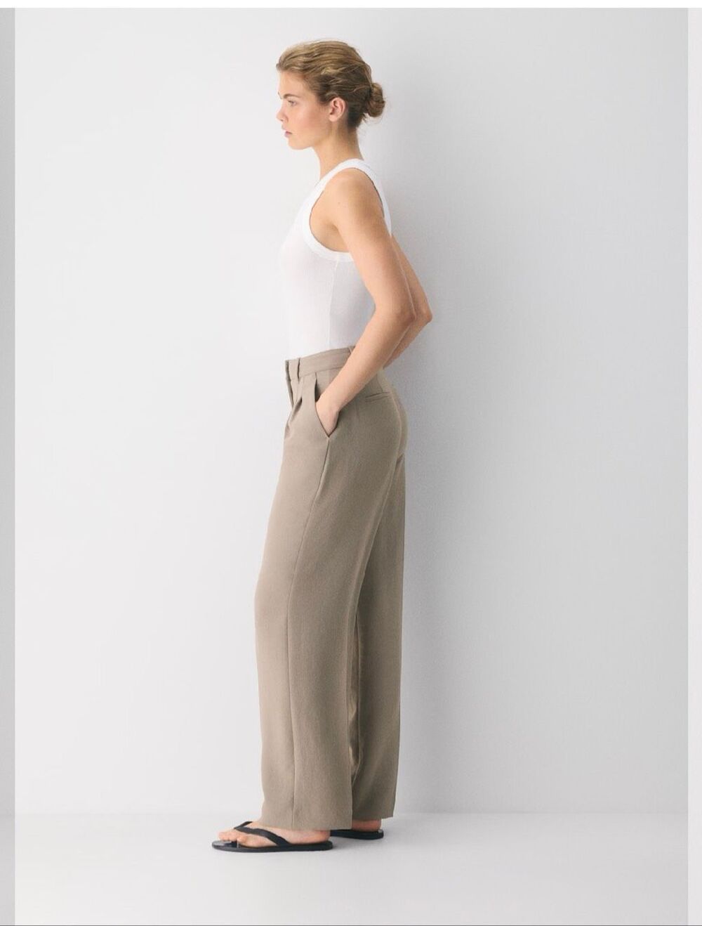 Aritzia by Babaton Trouser Pants Size 2